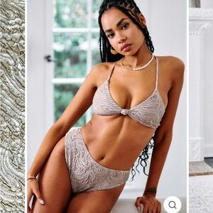 JMP The Label Sahara Ivory Wave bikini. Size Small. NWT